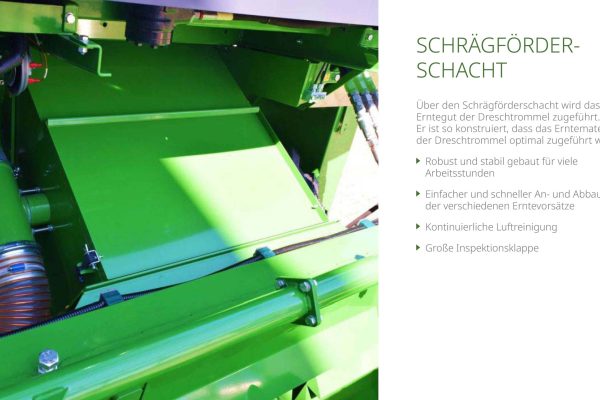 Das Erntematerial wird durch den Schrägförderschacht optimal in die Dreschtrommel zugeführt