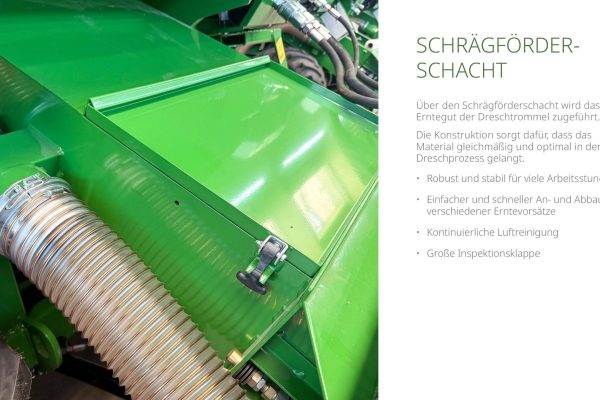 Das Erntematerial wird durch den Schrägförderschacht optimal in die Dreschtrommel zugeführt